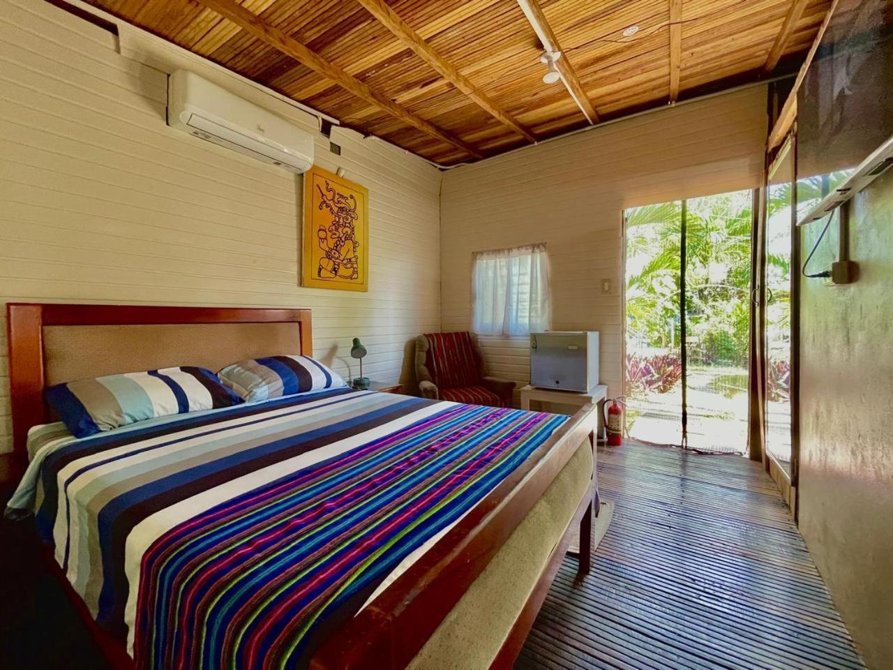 Casa Ricky'S Hostel Orange Walk Buitenkant foto