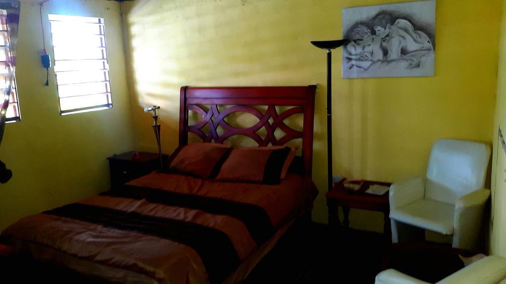 Casa Ricky'S Hostel Orange Walk Buitenkant foto