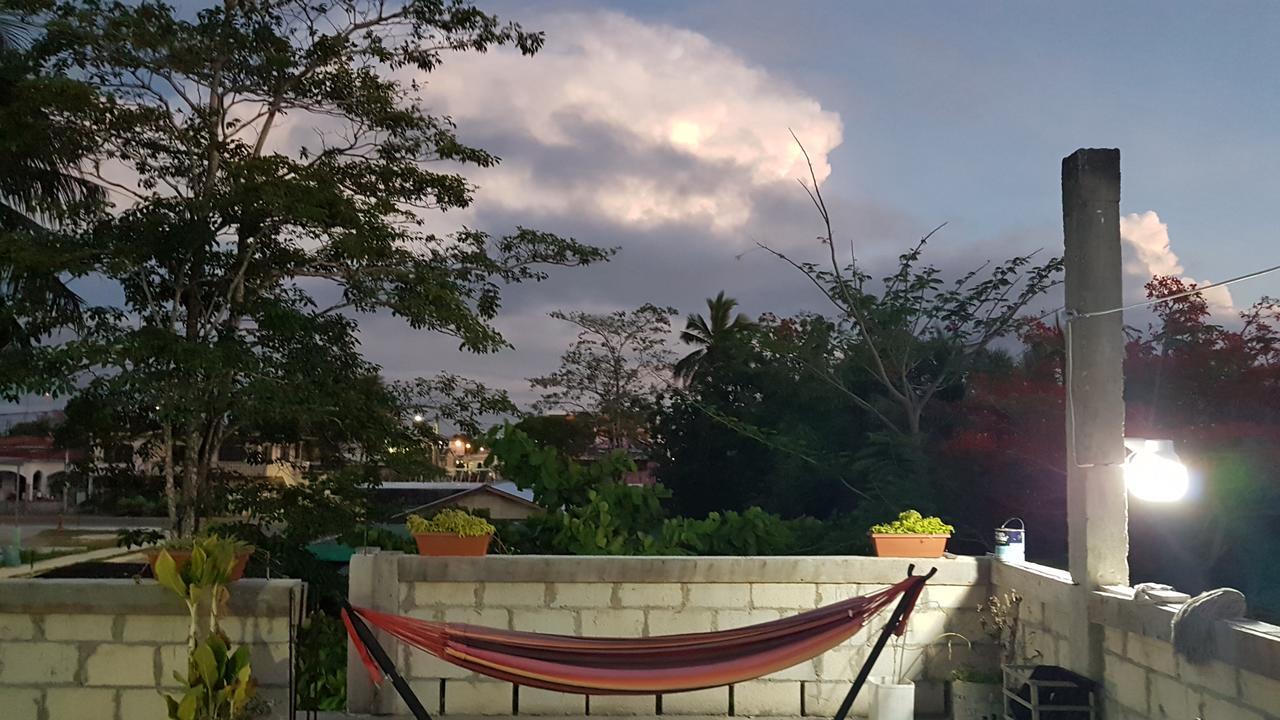 Casa Ricky'S Hostel Orange Walk Buitenkant foto
