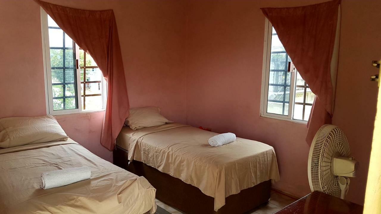 Casa Ricky'S Hostel Orange Walk Buitenkant foto