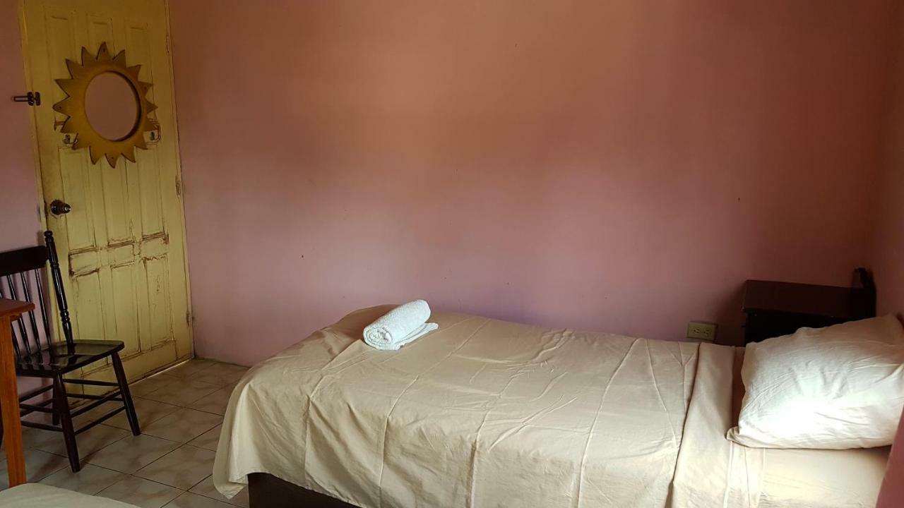 Casa Ricky'S Hostel Orange Walk Buitenkant foto