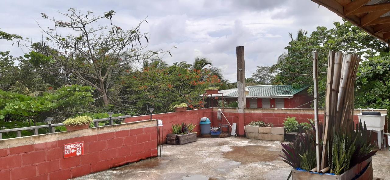 Casa Ricky'S Hostel Orange Walk Buitenkant foto