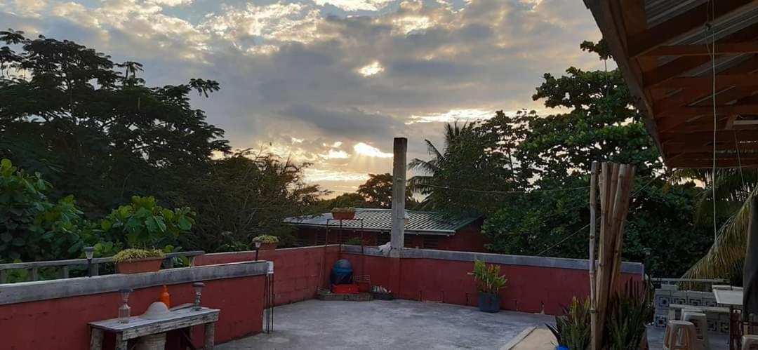 Casa Ricky'S Hostel Orange Walk Buitenkant foto